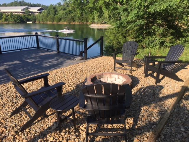 Smokie Mountain Lake House On Douglas Lake - 11 Bedrooms, 6 Bathrooms Sleeping 30 - Lakefront, Secluded, Private, Gated, Personal Boat Dock, Hot Tub , Theater Room, Games Room, Hot Tub, Indoor & Outdoor Kitchens Sevierville Exterior foto