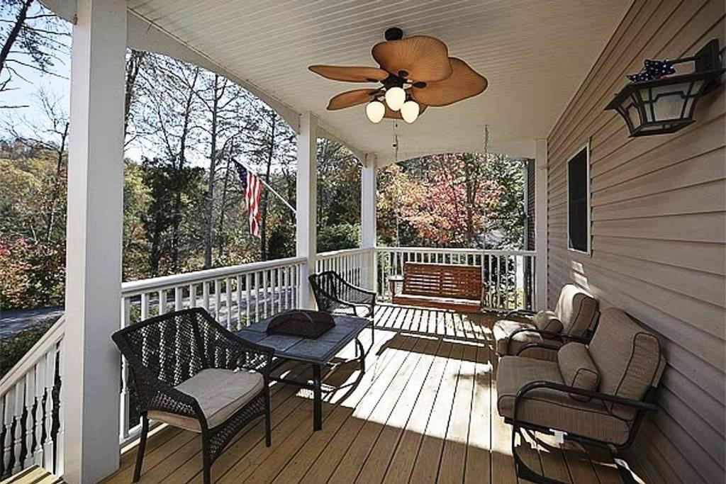 Smokie Mountain Lake House On Douglas Lake - 11 Bedrooms, 6 Bathrooms Sleeping 30 - Lakefront, Secluded, Private, Gated, Personal Boat Dock, Hot Tub , Theater Room, Games Room, Hot Tub, Indoor & Outdoor Kitchens Sevierville Exterior foto