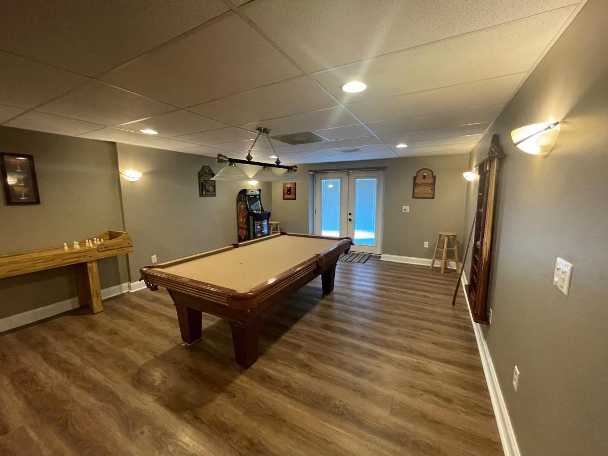 Smokie Mountain Lake House On Douglas Lake - 11 Bedrooms, 6 Bathrooms Sleeping 30 - Lakefront, Secluded, Private, Gated, Personal Boat Dock, Hot Tub , Theater Room, Games Room, Hot Tub, Indoor & Outdoor Kitchens Sevierville Exterior foto