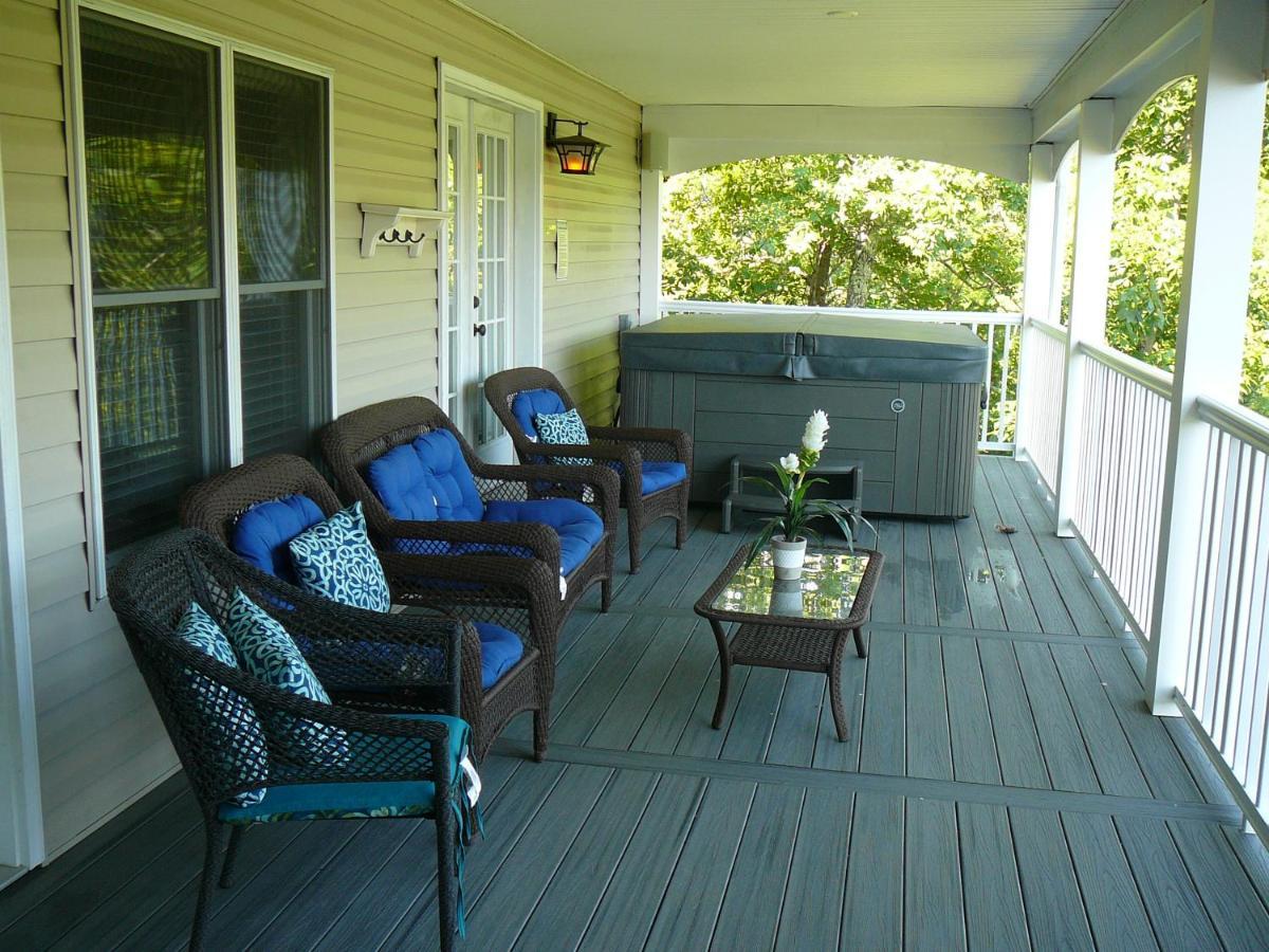 Smokie Mountain Lake House On Douglas Lake - 11 Bedrooms, 6 Bathrooms Sleeping 30 - Lakefront, Secluded, Private, Gated, Personal Boat Dock, Hot Tub , Theater Room, Games Room, Hot Tub, Indoor & Outdoor Kitchens Sevierville Exterior foto