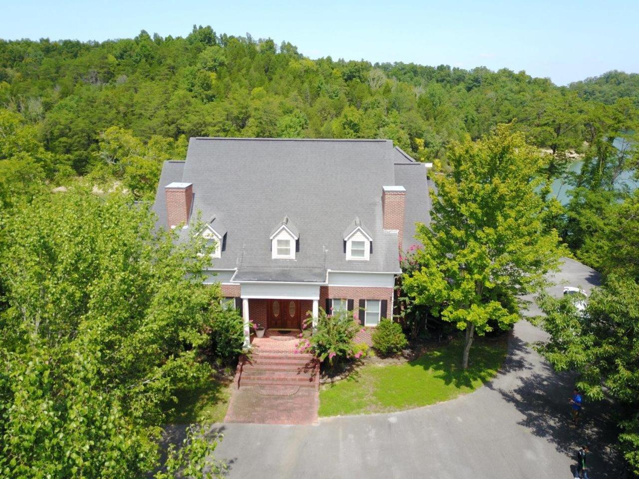 Smokie Mountain Lake House On Douglas Lake - 11 Bedrooms, 6 Bathrooms Sleeping 30 - Lakefront, Secluded, Private, Gated, Personal Boat Dock, Hot Tub , Theater Room, Games Room, Hot Tub, Indoor & Outdoor Kitchens Sevierville Exterior foto